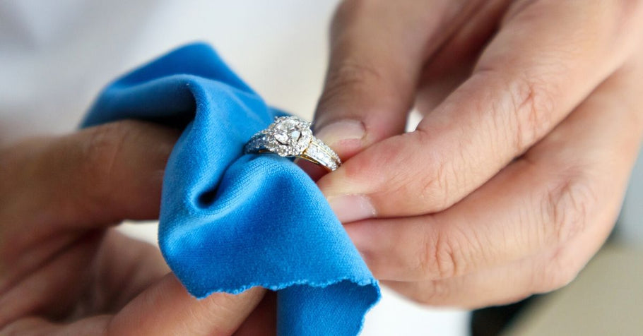 How do jewelry stores clean diamond rings