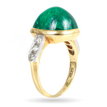 Load image into Gallery viewer, Estate Sugarloaf Emerald Ring in 18k Yellow Gold