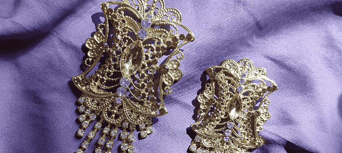 How To Wear A Brooch