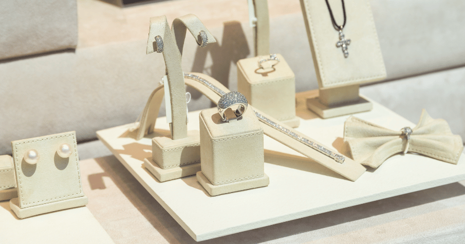 How to Buy Estate Jewelry: 6 Practical Tips