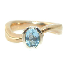 Load image into Gallery viewer, Estate Blue Topaz Ring in 14k Yellow Gold Free Form
