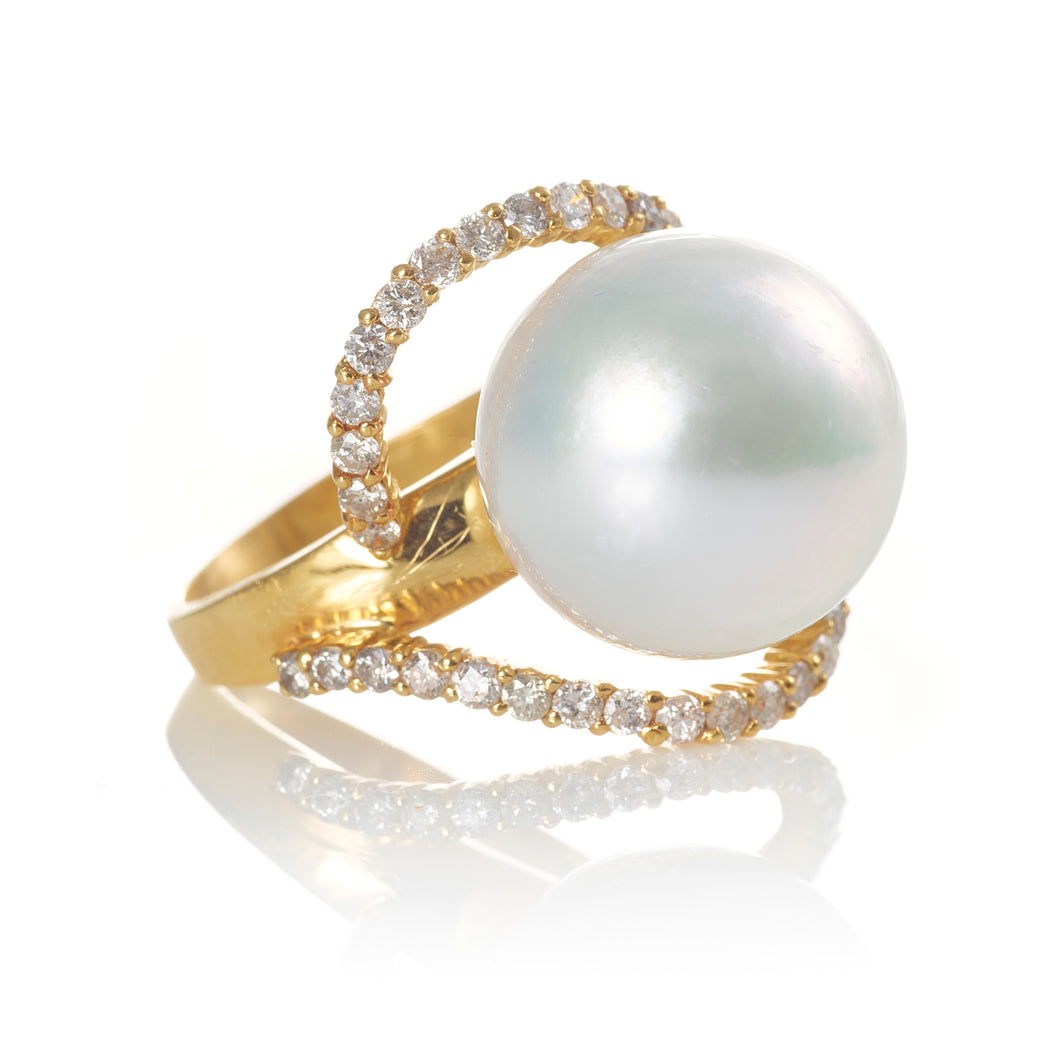 South Sea White Pearl and Diamond Ring in 18k Yellow Gold