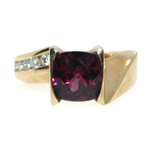 Load image into Gallery viewer, Vintage Garnet Diamond Round Brilliant Cut Ring in 14k Yellow Gold
