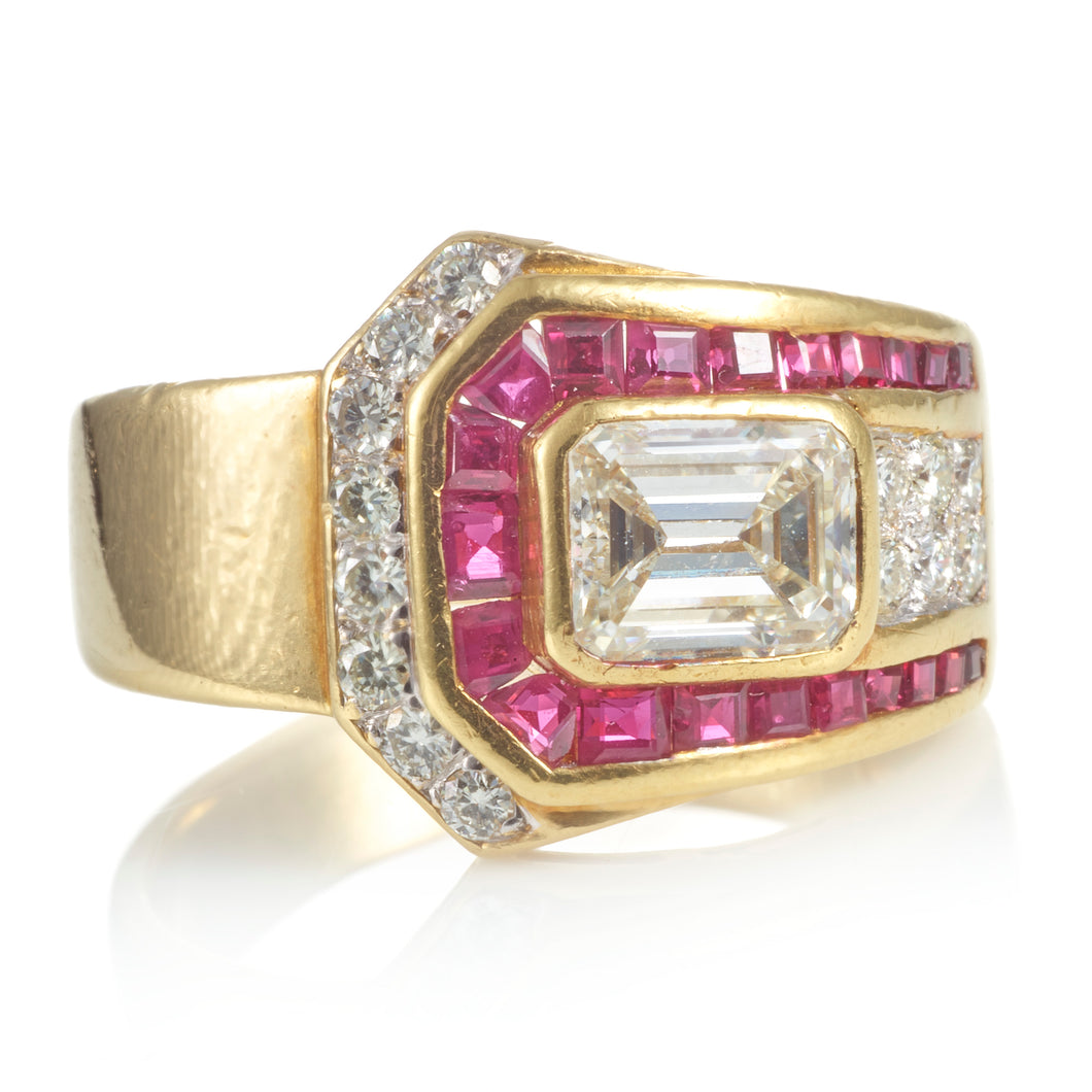 Diamond and Ruby Ring in 18k Yellow Gold
