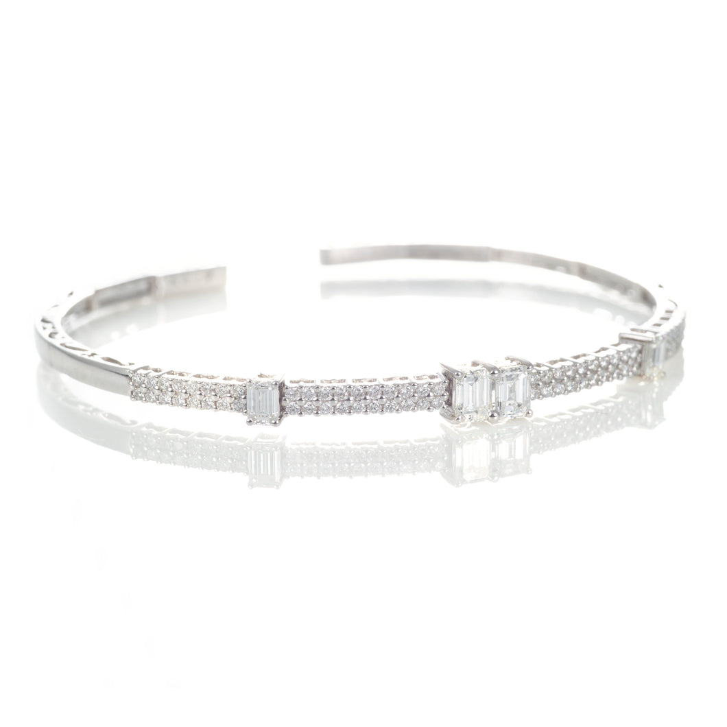 Dazzling Diamond Bracelet with Emerald Cut and Round Cut Diamonds in 18k White Gold