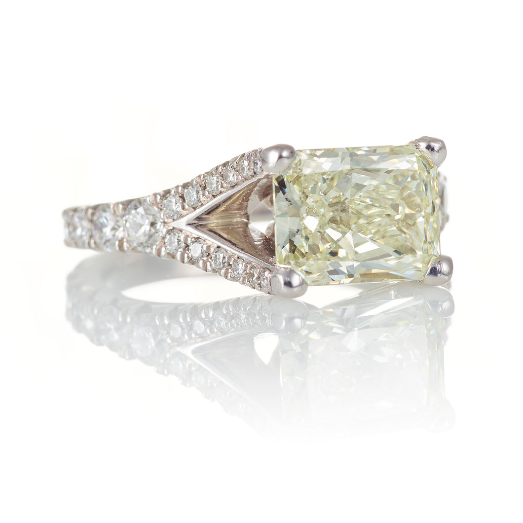 Radiant Cut Diamond Ring in 18k White Gold