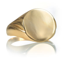 Load image into Gallery viewer, Men&#39;s Signet Ring in 14k Yellow Gold
