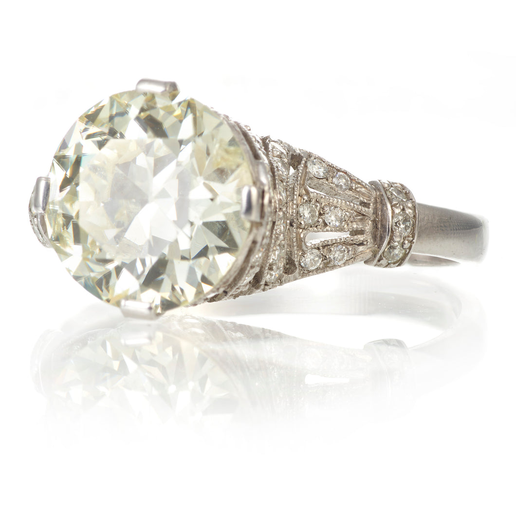 Vintage Round Cut Diamond Ring in Platinum